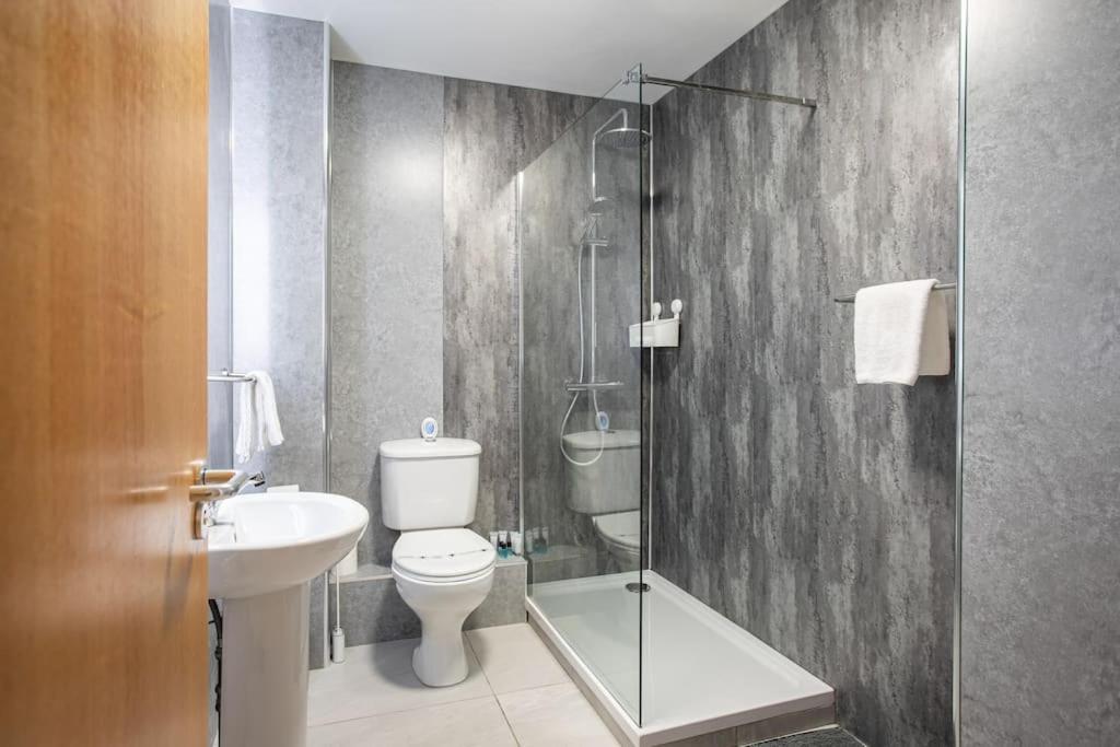 5* Ultra Luxury, Great Views, Underground Parking * Belfast