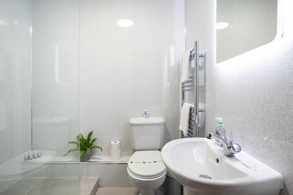 Apartment 5* Ultra Luxury, Great Views, Underground Parking *
